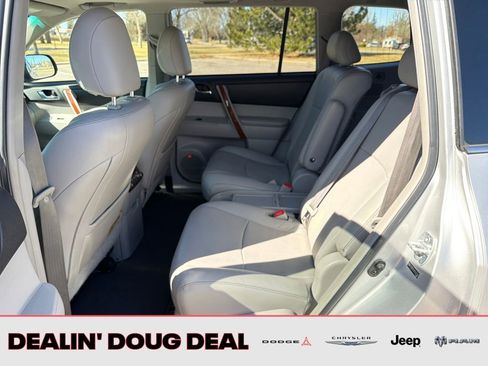 Used 2013 Toyota Highlander Limited AWD/4WD image 24
