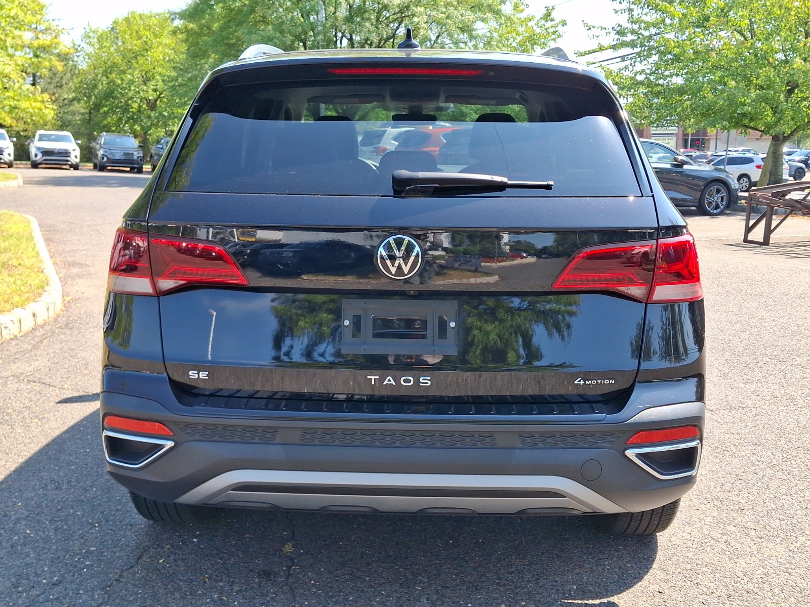 Certified 2024 Volkswagen Taos SE AWD/4WD image 5