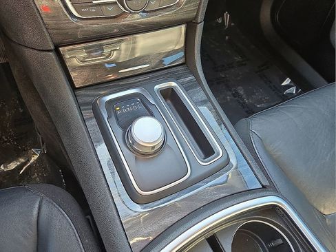 Used 2019 Chrysler 300 Touring L w/ Quick Order Package 22F image 28