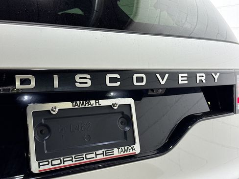 Used 2024 Land Rover Discovery Metropolitan Edition image 12