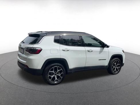 Used 2025 Jeep Compass Limited image 14