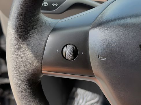 Used 2024 Tesla Model Y Long Range RWD image 48