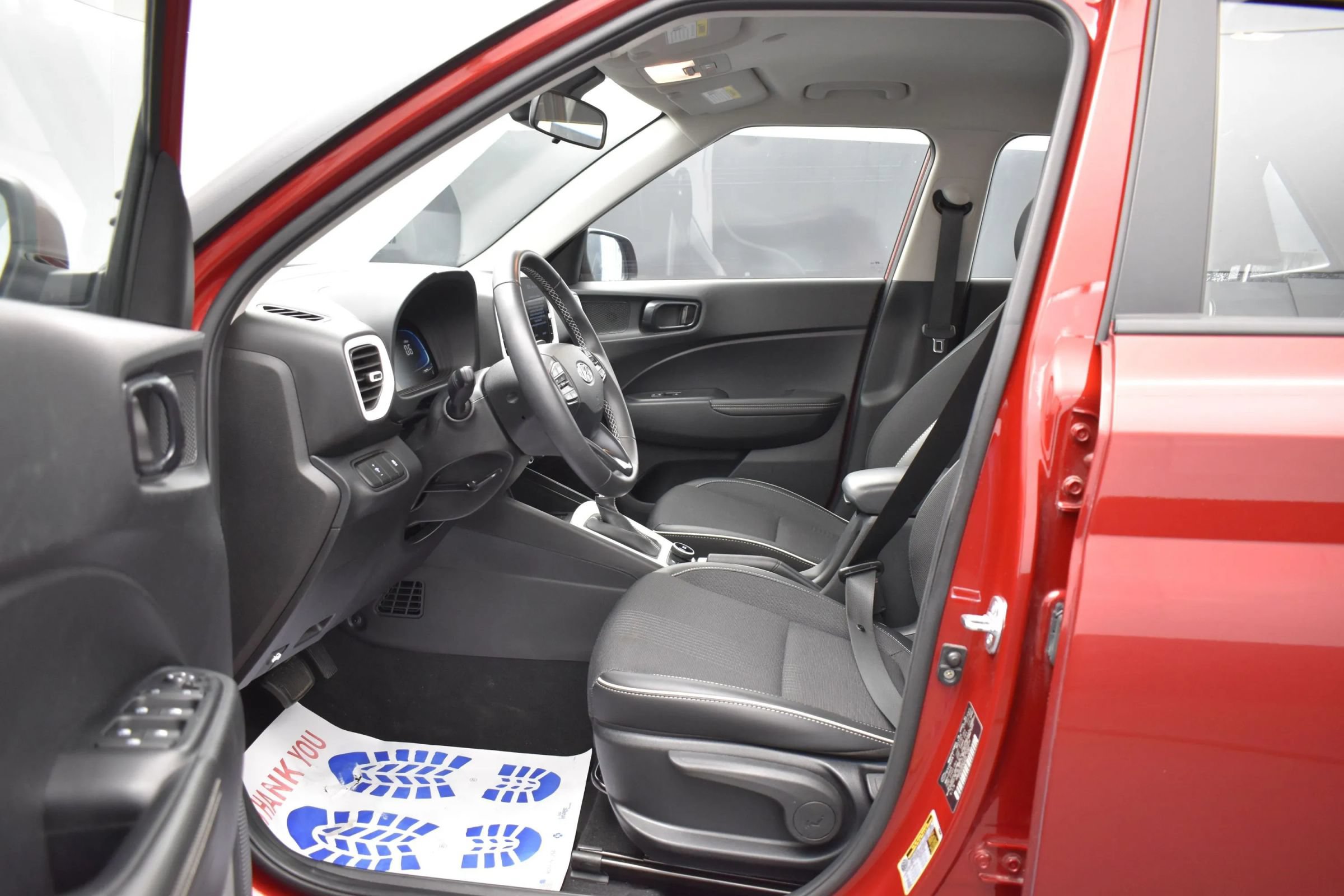 Used 2025 Hyundai Venue Limited FWD image 14