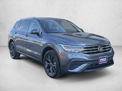 Used 2024 Volkswagen Tiguan SE image 3
