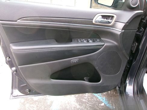 Used 2015 Jeep Grand Cherokee Limited image 16