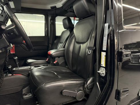 Used 2017 Jeep Wrangler Unlimited Sahara image 17