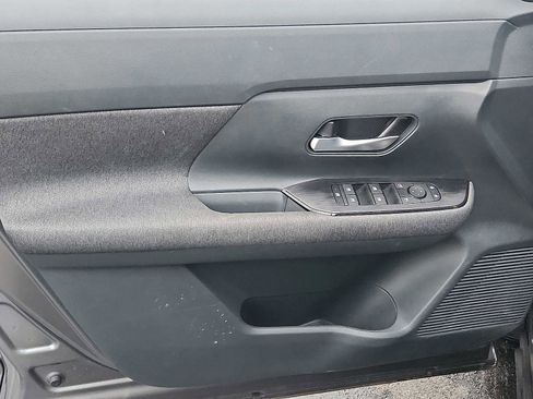 Certified 2025 Nissan Kicks SV w/ Illumination Package image 12