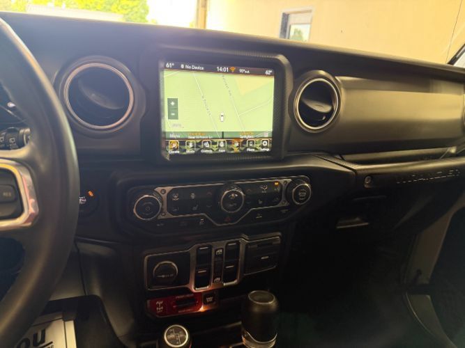Used 2023 Jeep Wrangler Unlimited Rubicon 4xe w/ Cold Weather Group AWD/4WD image 15