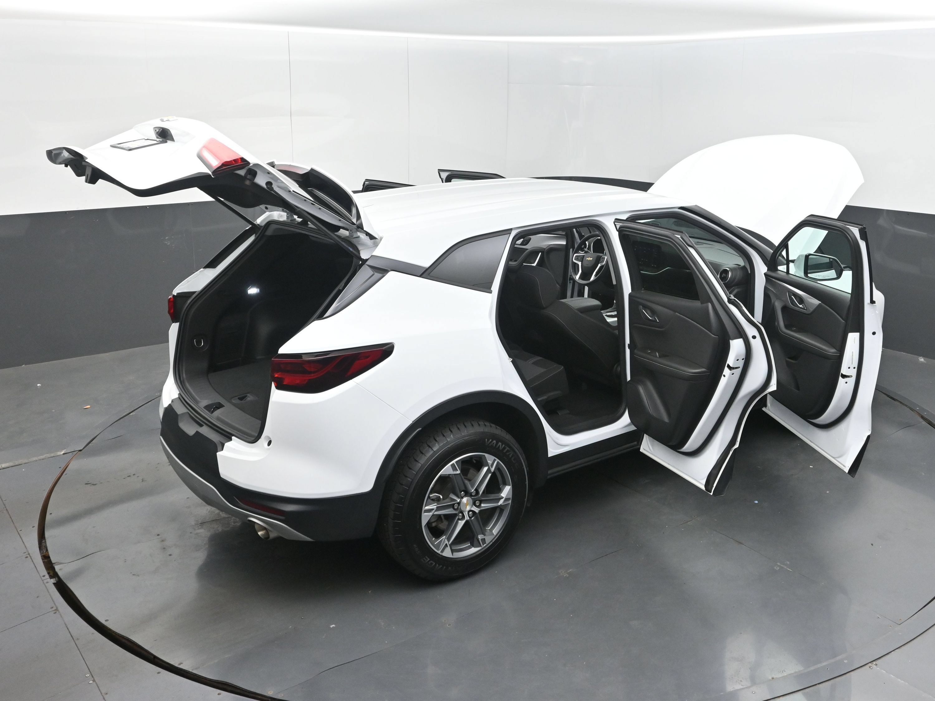Used 2025 Chevrolet Blazer LT FWD image 45