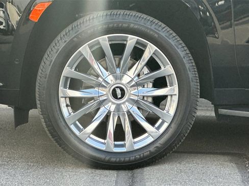 Used 2022 Cadillac Escalade Premium Luxury image 34