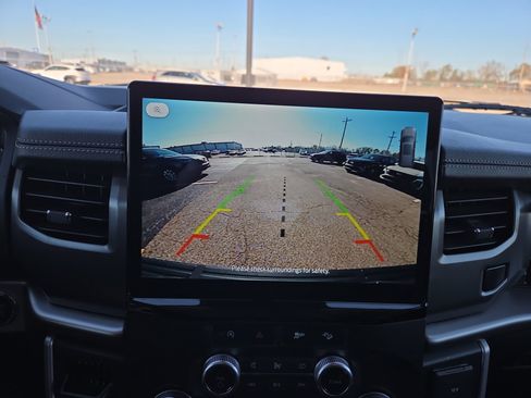 Used 2024 Ford Expedition XLT image 14