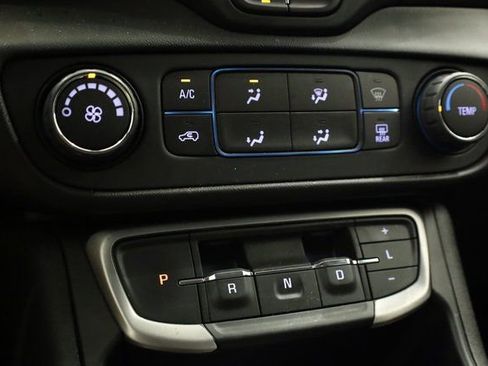 Used 2022 GMC Terrain SLE image 24