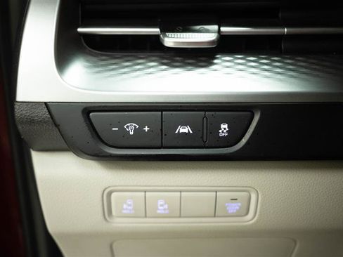 Used 2024 Kia Carnival LX image 30