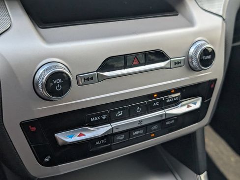 Used 2024 Ford Explorer XLT w/ Equipment Group 202A RWD image 21