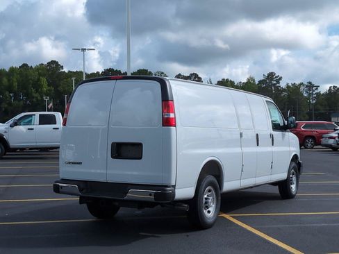 New 2026 Chevrolet Express 2500 Extended RWD image 8