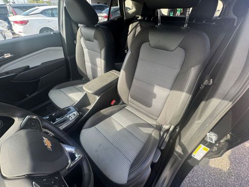 Used 2025 Chevrolet Trax LT w/ LT Convenience Package image 35