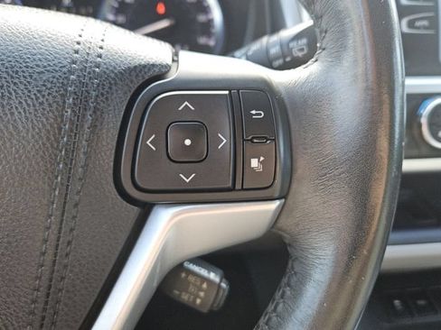 Used 2015 Toyota Highlander XLE FWD image 13