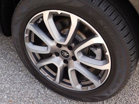 Used 2019 Maserati Levante image 7