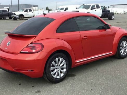 Used 2019 Volkswagen Beetle 2.0T S image 8