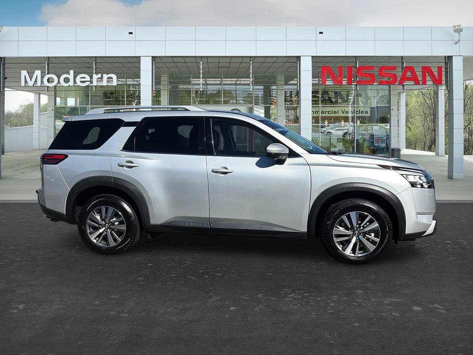 Certified 2025 Nissan Pathfinder SL FWD image 6