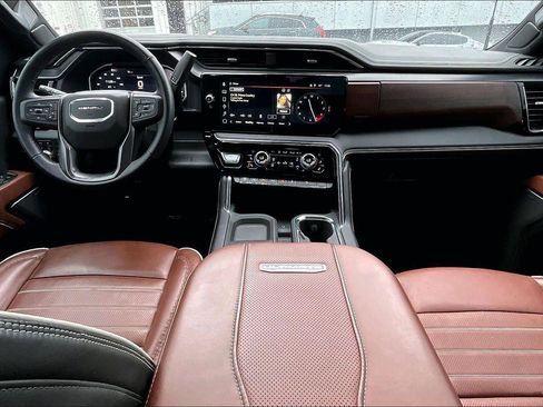 Used 2025 GMC Sierra 2500 Denali Ultimate image 12