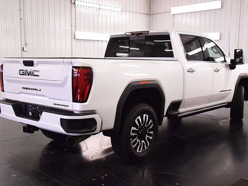 Used 2025 GMC Sierra 2500 Denali Ultimate w/ Snow Plow Prep/Camper Package AWD/4WD image 11
