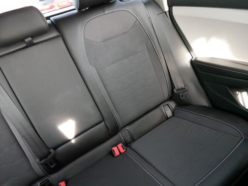 Used 2025 Volkswagen Taos SE image 14