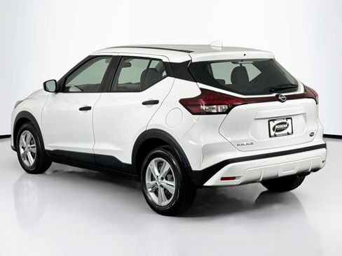 Used 2023 Nissan Kicks S FWD image 9