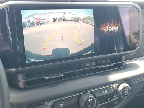 Used 2025 Jeep Wrangler Unlimited Rubicon AWD/4WD image 28