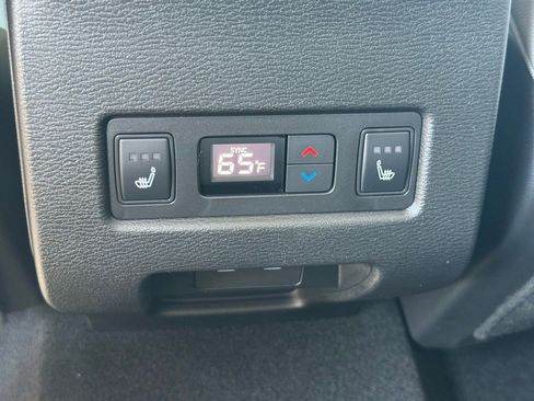 Used 2025 Mitsubishi Outlander AWD image 21