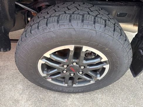 Used 2025 Toyota Tacoma TRD Sport AWD/4WD image 5