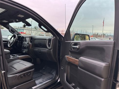 Used 2019 Chevrolet Silverado 1500 High Country w/ Technology Package image 11