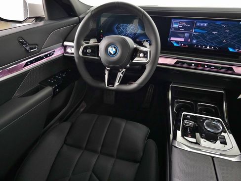 Used 2026 BMW 750e xDrive w/ Luxury Rear Seating Package AWD/4WD image 14