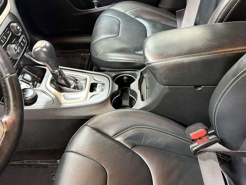 Used 2015 Jeep Cherokee Limited AWD/4WD image 23