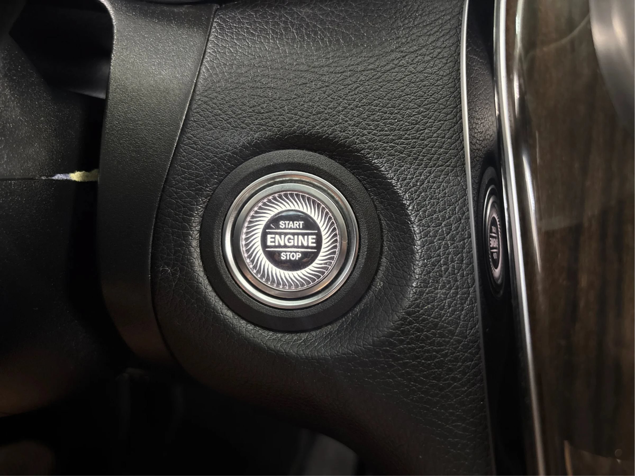 Used 2020 Mercedes-Benz GLC 300 4MATIC image 35