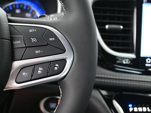New 2027 Chrysler Pacifica Select FWD image 27