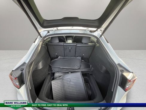 Used 2022 Tesla Model Y Long Range image 18