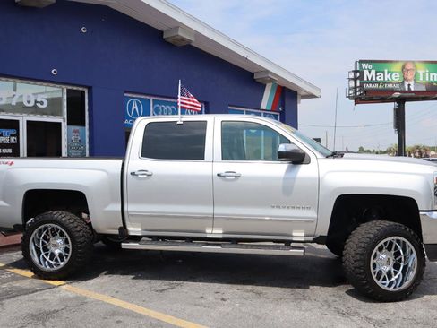 Used 2017 Chevrolet Silverado 1500 LTZ AWD/4WD image 4