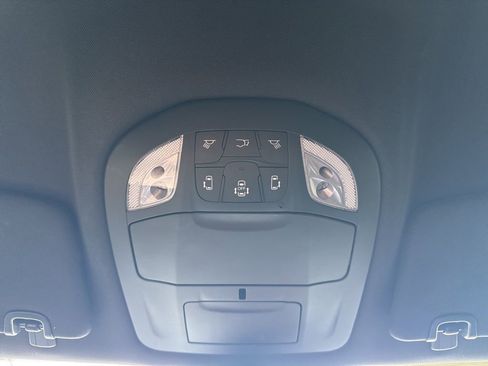 Used 2025 Chrysler Pacifica Select FWD image 19