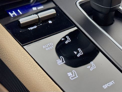 Certified 2022 Porsche Macan image 21