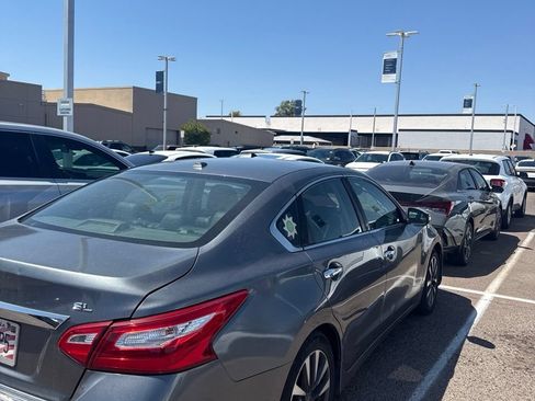 Used 2017 Nissan Altima 2.5 SL w/ 2.5 Technology Package FWD image 8