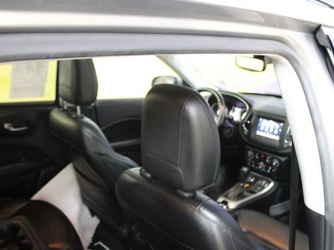 Used 2020 Jeep Compass Latitude AWD/4WD image 10