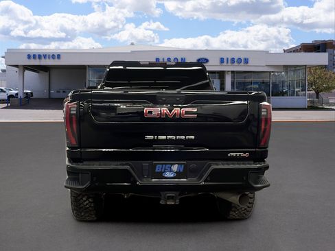 Used 2024 GMC Sierra 2500 AT4 image 4