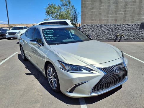 Used 2021 Lexus ES 300h w/ Premium Package FWD image 2