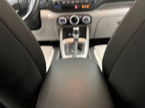 Used 2025 Hyundai Venue SEL image 34