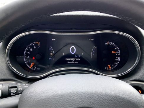 Used 2022 Jeep Grand Cherokee Limited image 24