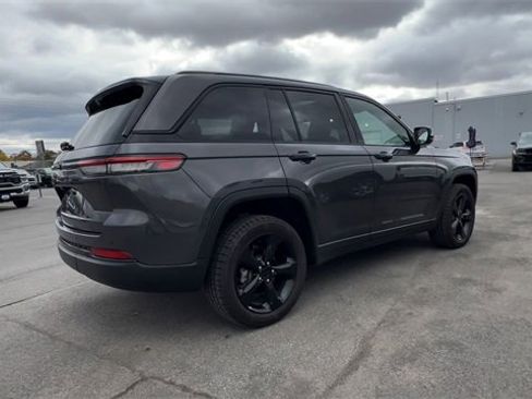 Used 2023 Jeep Grand Cherokee Altitude image 8