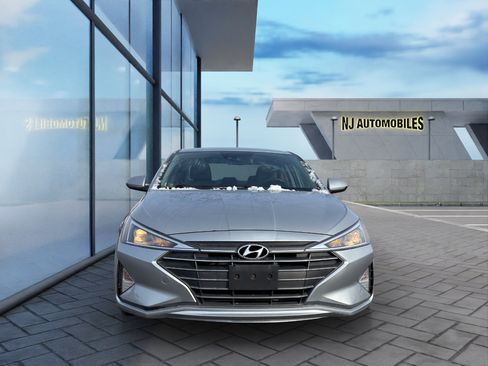 Used 2020 Hyundai Elantra SE image 2
