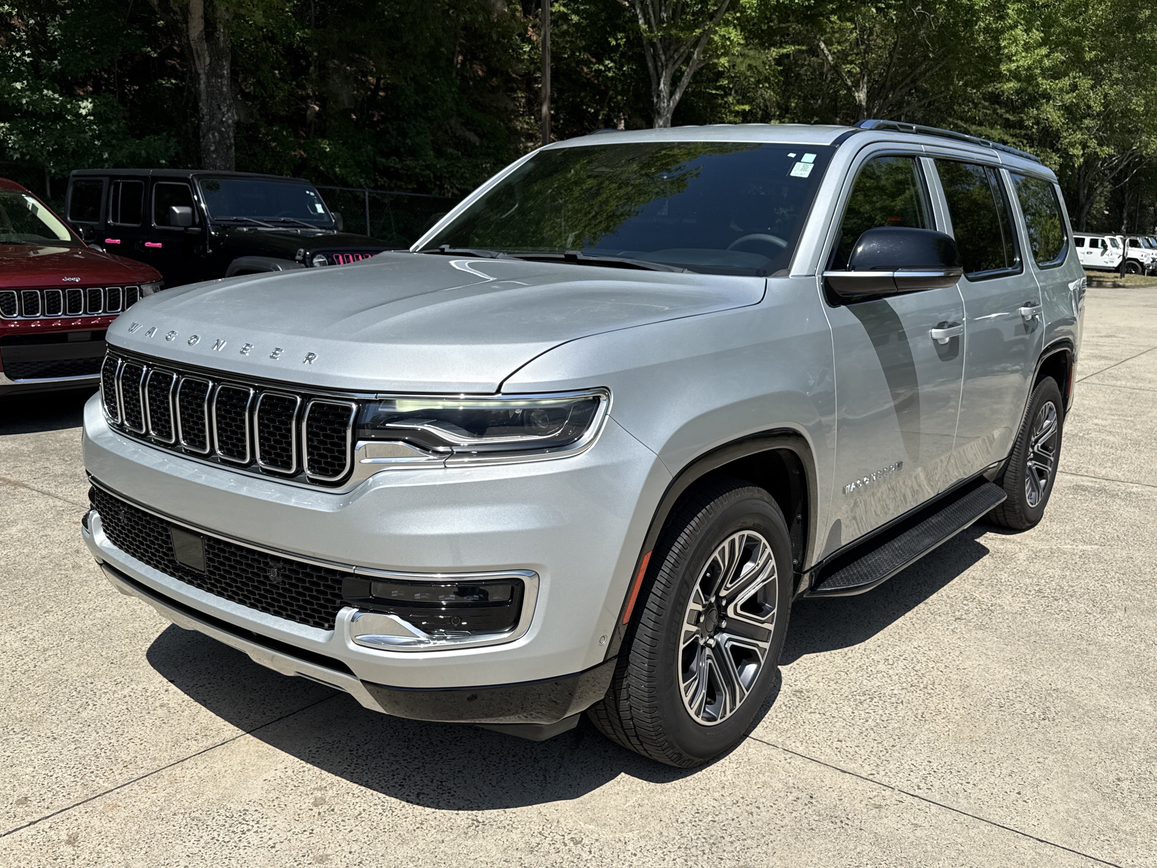 Used 2023 Jeep Wagoneer Series II AWD/4WD image 3