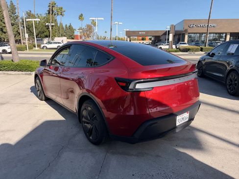 Used 2026 Tesla Model Y AWD image 3